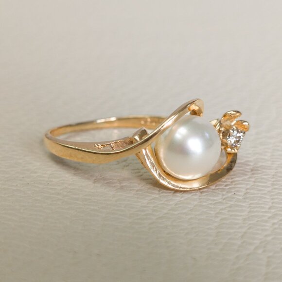 14K Gold Pearl Ring with Diamond Flower Accent - Picture 11 of 15
